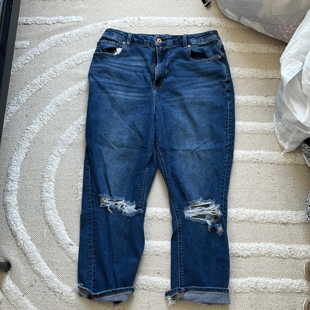 american eagle dark wash high rise curvy mom jean ripped knees